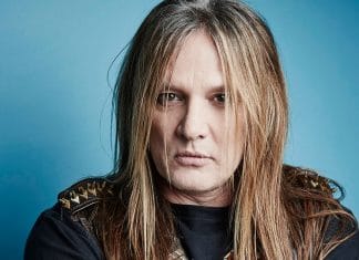 SEBASTIAN BACH sobre usar pistas de apoyo en directo: "es demasiado fácil recurrir a la tecnología"