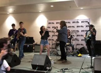 VINCE NEIL canta "Kickstart My Heart" de MÖTLEY CRÜE en Rock 'N' Roll Fantasy Camp (Video)