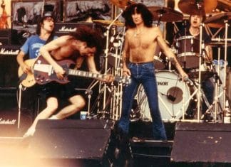 AC/DC: Hace 40 años BON SCOTT empezó su última gira con el grupo