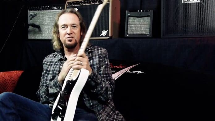 adrian-smith-iron-maiden ADRIAN SMITH de IRON MAIDEN publicará su autobiografía en 2020