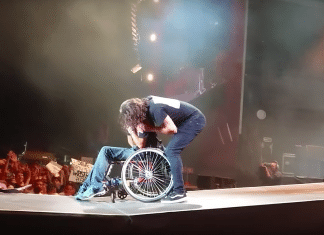 FOO FIGHTERS invita a un fan en silla de ruedas al escenario durante un concierto (Video)