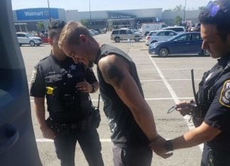 Policía interroga a un grupo de METAL por descansar en un parking de Estados Unidos