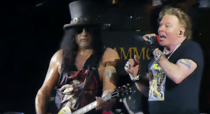 Slash y Axl Rose (Guns N' Roses). Foto: Youtube