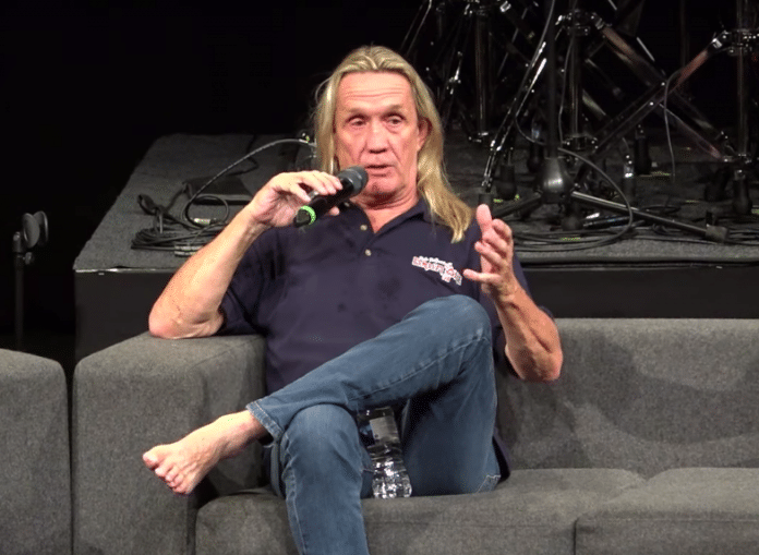 Nicko McBrain de Iron Maiden NICKO MCBRAIN de IRON MAIDEN no usa doble bombo porque
