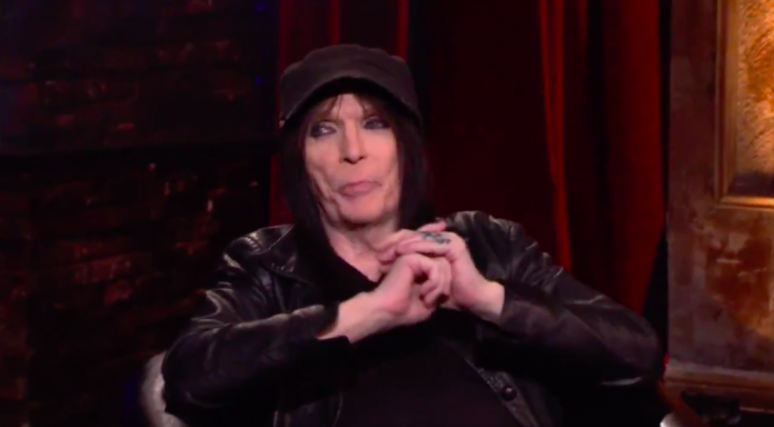 MICK MARS reconoce