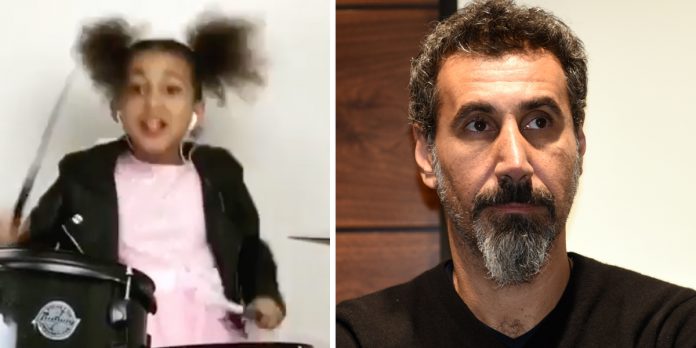 Esta niña de 9 años lo peta tocando la batería de