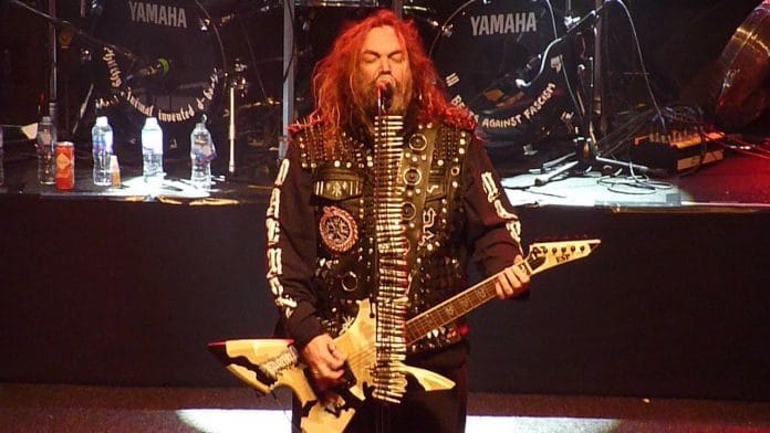 Mira a IGOR y MAX CAVALERA tocar clásicos de SEPULTURA en Londres (VIDEO)