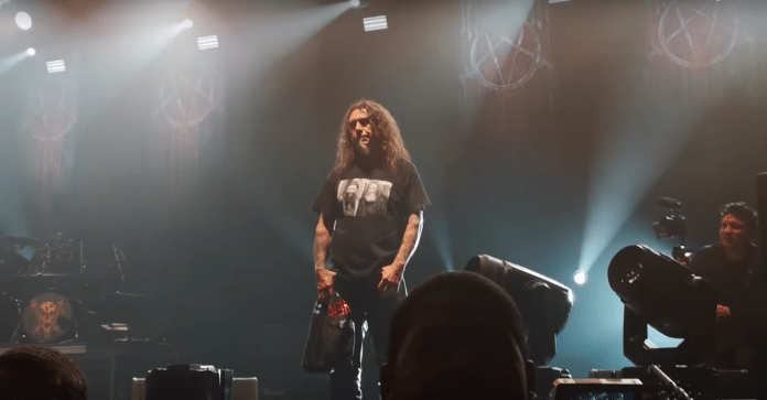 TOM ARAYA de SLAYER se emociona en el último concierto del grupo (VIDEO)